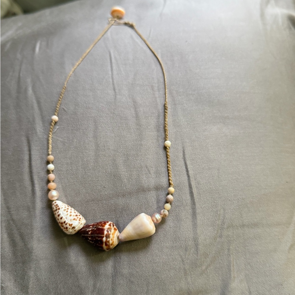 Hawaii shell necklace